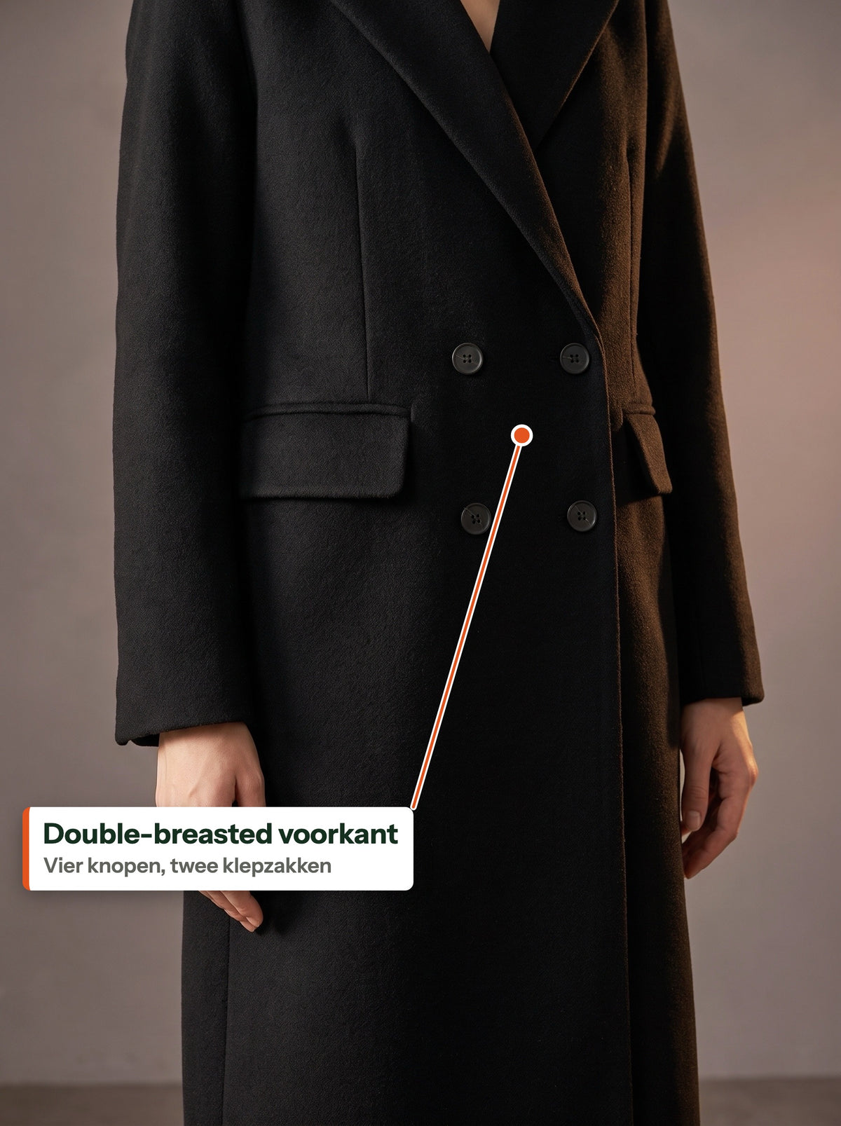 Double-breasted voorkant, vier knopen en twee klepzakken (NL label)