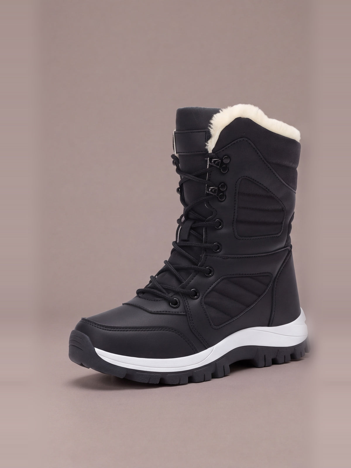 The Trail Snow Boot Women in Black, studio view