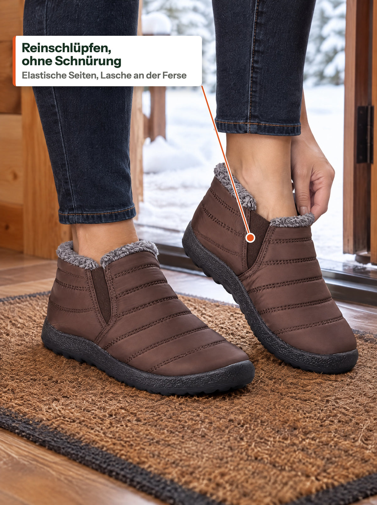 Reinschlüpfen in einen braunen Slip-on an der Hüttentür (DE Label)