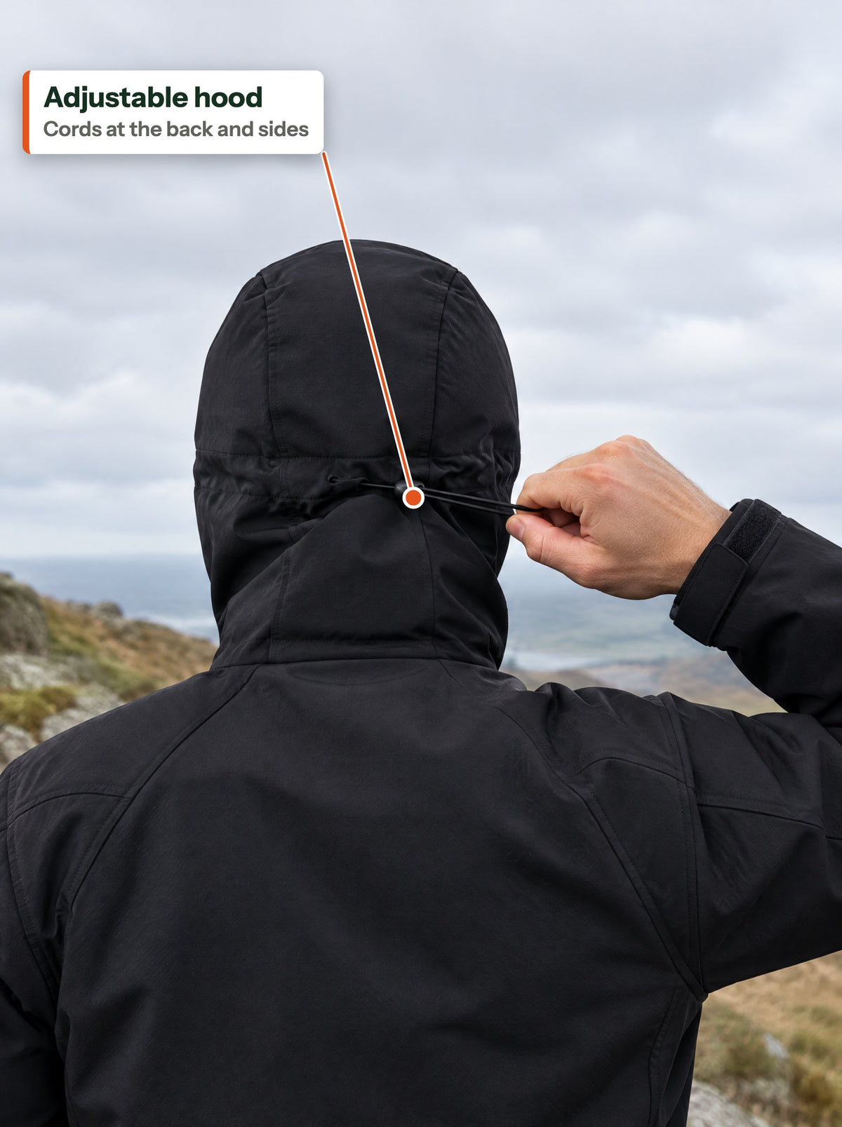 Hood cord at the back being tightened (EN label)