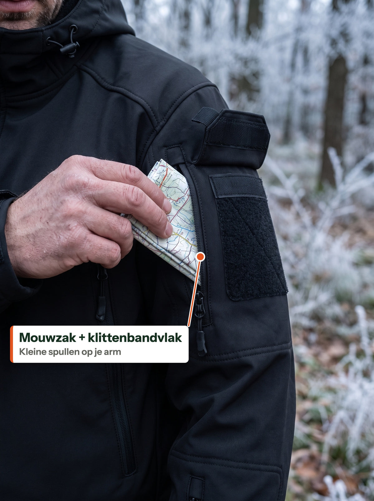 Mouwzak en klittenbandvlak, een kaart in de mouwzak (NL label)